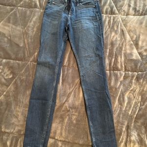 Hollister high waisted dark skinny jeans —- size 7
